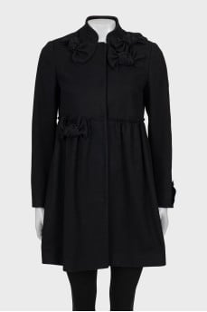 Fitted coat decorated with bows