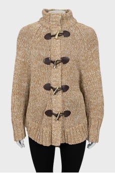 Knitted cardigan with a loose fit