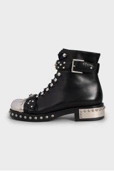Leather boots with metal decor