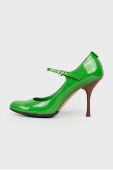 Green varnish stiletires