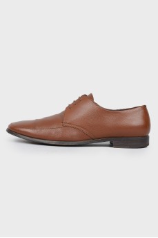 Lace-up leather shoes