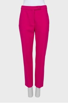 Pink trousers with arrows
