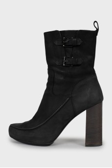 Almond toe leather ankle boots