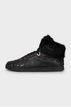 Insulated boots with branded embossing