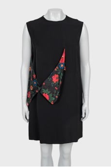 Dress with accent detail at the front