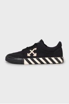 Men's sneakers with striped soles