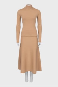 Suit with a skirt made of wool and cashmere