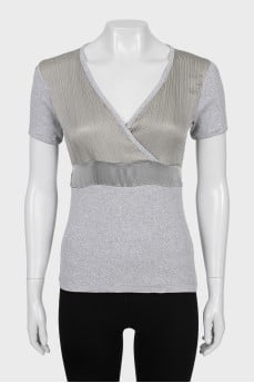 T-shirt with relief inserts
