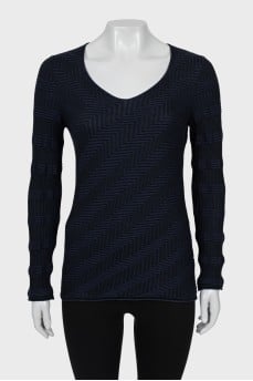 Fitted jumper with a relief pattern