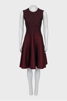 Fitted dress with a small print
