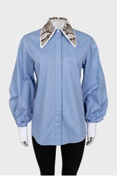 Set with a blue top