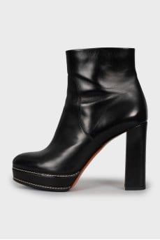 Leather ankle boots with heels