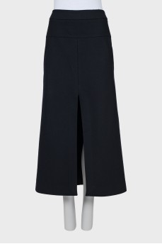 Straight cut skirt with a slit in the front