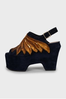 Suede sandals decorated with sequins