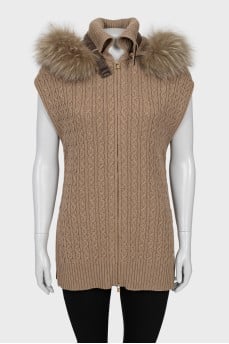 Cashmere vest with fox fur