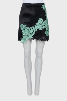 Mini skirt decorated with embroidery