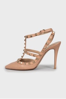 Rockstud sandals in beige leather