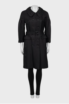 Fitted coat with pockets