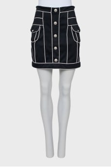 Pencil skirt with contrasting edges