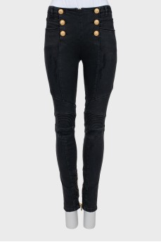 Skinny jeans with accent buttons