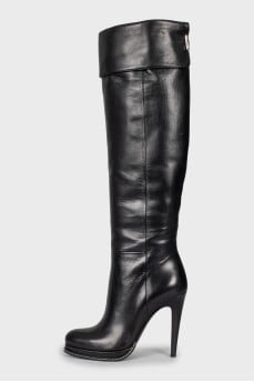 Leather boots with cuffs