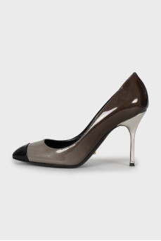 Mixed color pumps