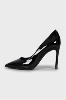 Black patent leather pumps