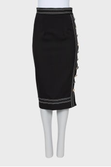 Skirt with accent buttons