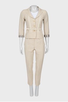 A suit of cropped trousers and a jacket