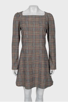 Fitted dress in a checkered pattern