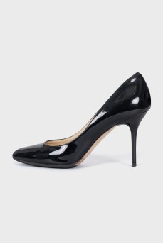 Patent leather pumps with heels