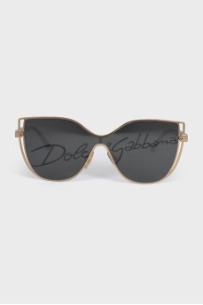 Sunglasses with brand logo on lenses