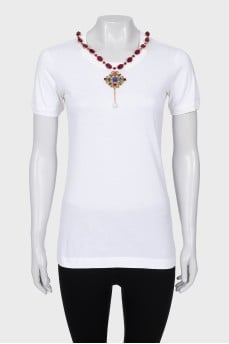 T-shirt decorated with crystals