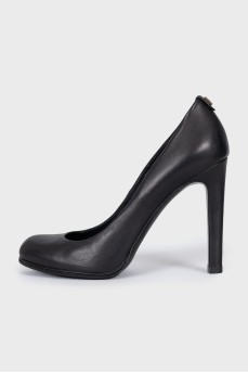 Leather heeled shoes with round toe
