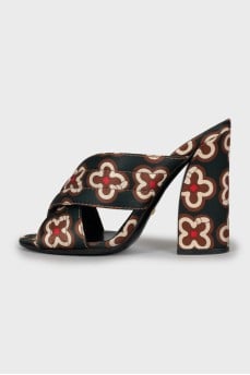 Textile sandals without fastener