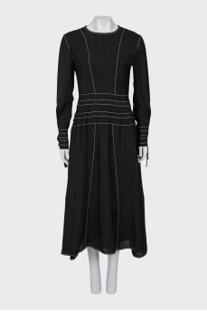 Fitted dress with contrast stitching
