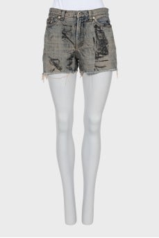 Denim shorts with pockets