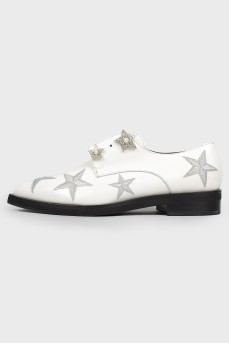 Shoes with embroidery stars with a tag