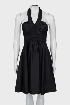 Fitted dress with open shoulders