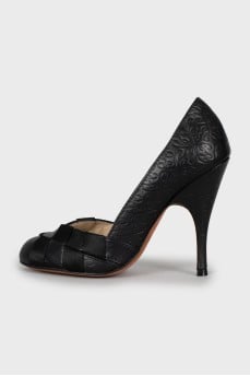 Black embossed leather shoes