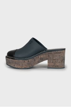 Leather clogs with heels