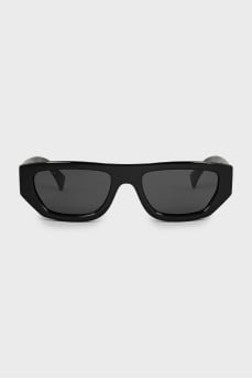 Rectangular sunglasses with tint