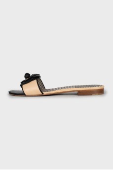 Leather slippers decorated with camellia