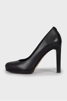 Leather shoes with round toe