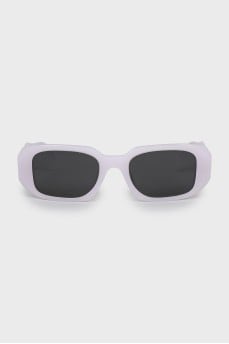 Sunglasses with purple frame