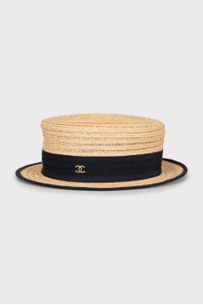 Straw hat with textile inserts