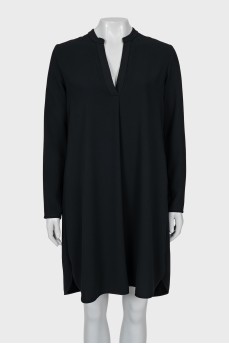 Straight dress with v-neck