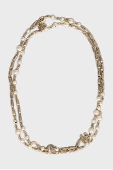 Necklace with beads and crystals