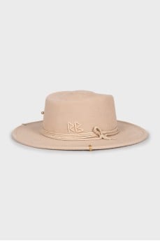 Felt hat with decor