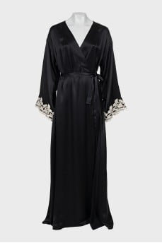 Silk robe decorated with lace